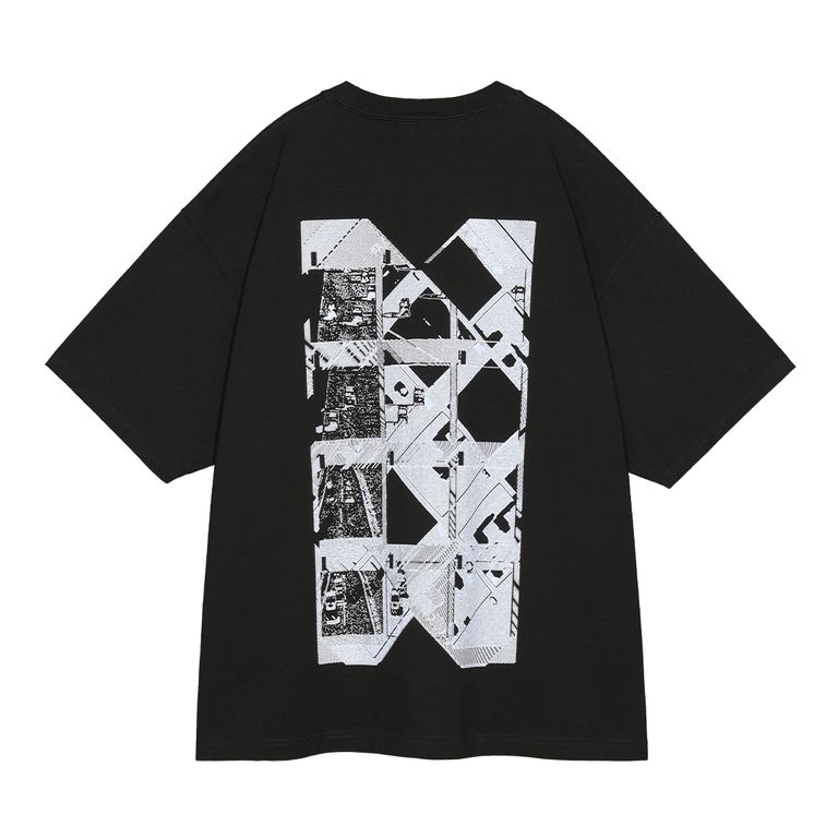 100%コットン。厚手天竺生地。プルオーバー。クルーネック。セットインスリーブ。前身頃ショルダーに刺繍でCAV EMPT。後ろ身頃にグラフィック。裾にスリット。ビッグシルエット。ウォッシュ加工。日本製。