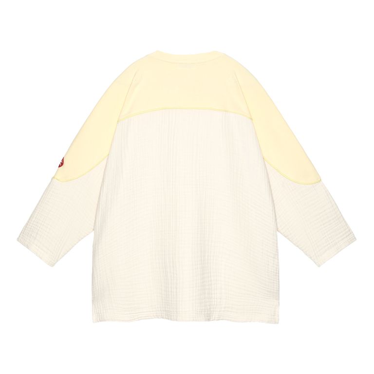 100%コットン。ガーゼ生地。プルオーバー。クルーネック。後ろ身頃ショルダーに刺繍でCAVEMPT。左袖上部にシリコンパッチ。身頃上部で色・生地切り替え。切り替え部分にパイピング。裾脇にスリット。ワイドシルエット。ウォッシュ加工。日本製。