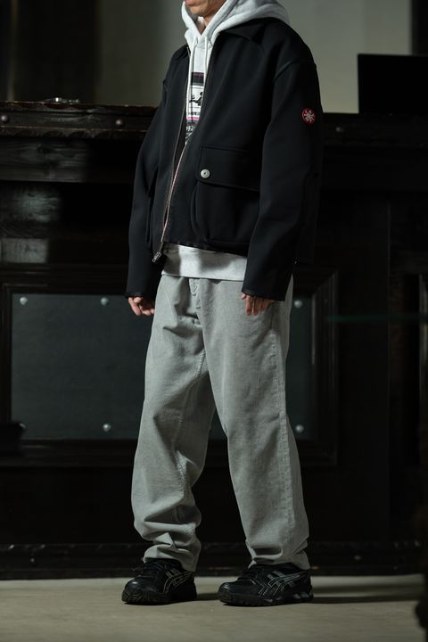 C.E Smooth Zip Up コーデ｜グレーフーディ × コーデュロイパンツのC.E完全統一レイヤード