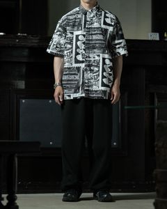 ブラックジョグで引き締める半袖シャツ。