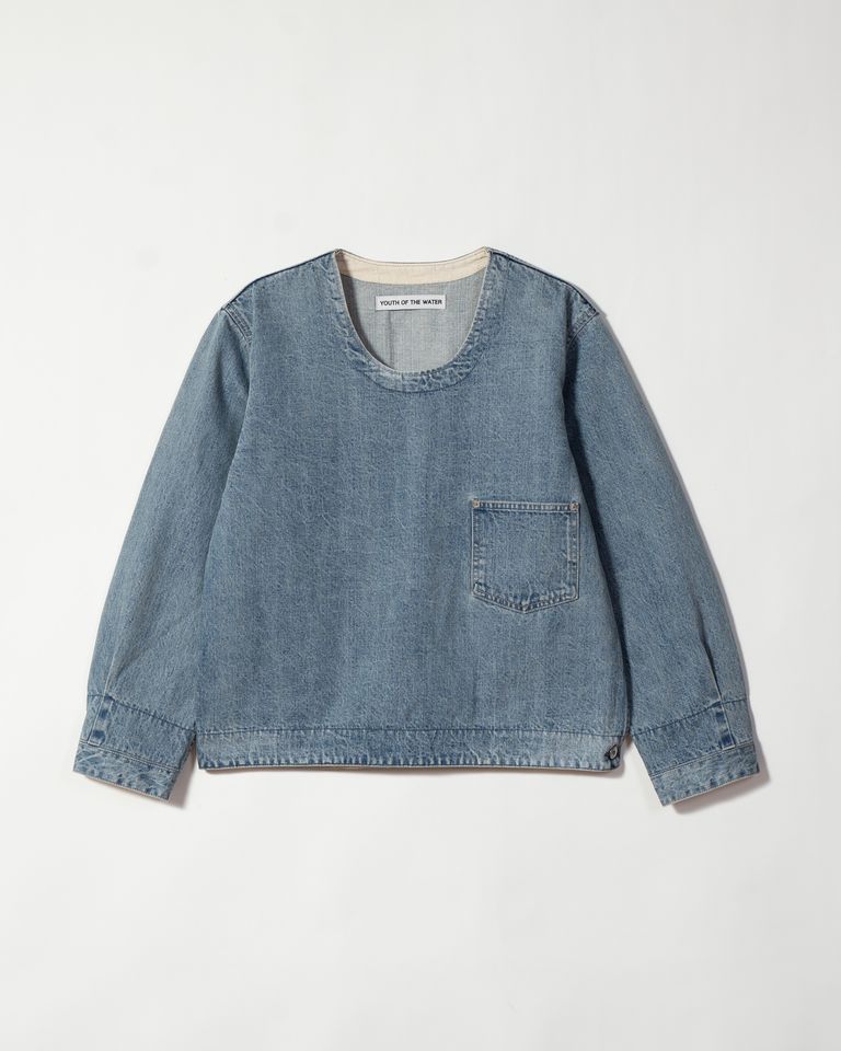 Levi's 1st（506XX）をベースに、プルオーバー仕様へと再構築した一着。パターンやディテールを細部まで落とし込み、デニムには異なる数種の糸を使用。当時のデニム特有のタテ方向のシャープなムラ感を忠実に再現しました。