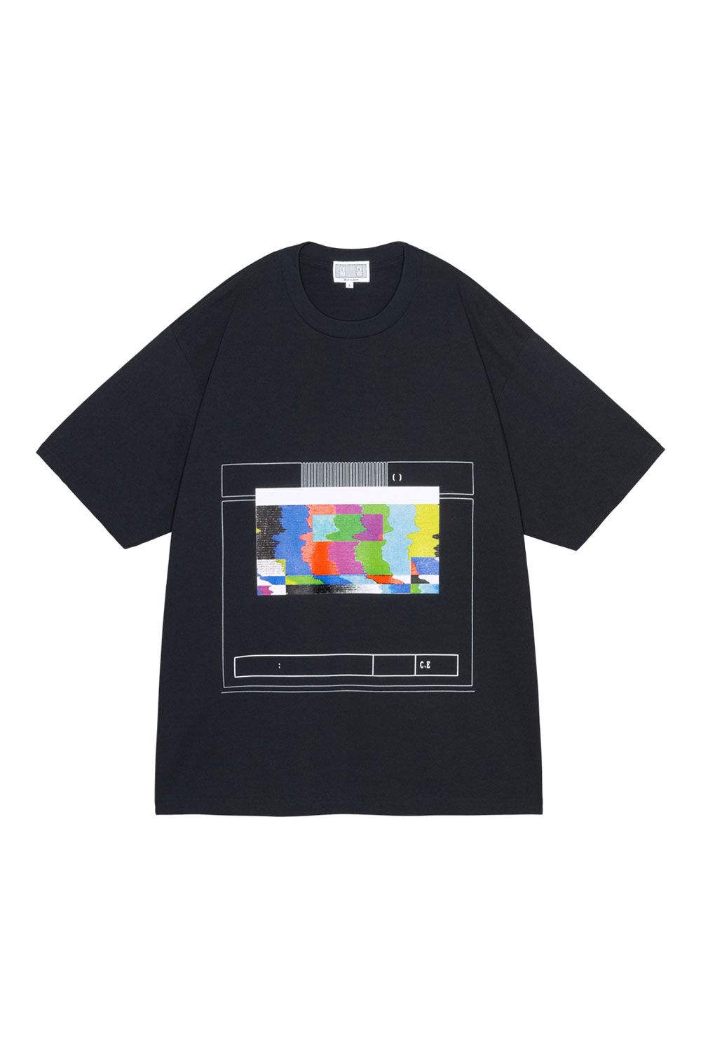 C.E（CAVEMPT）2026SS『MD Petitio Principii T』入荷。テストパターンが滲むグラフィックTシャツを、3パターンの初夏コーデで