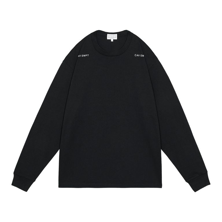 100%コットン。プルオーバー。クルーネック。後ろ身頃にグラフィック。前身頃ショルダーにCAV EMPT。ウォッシュ加工。日本製。