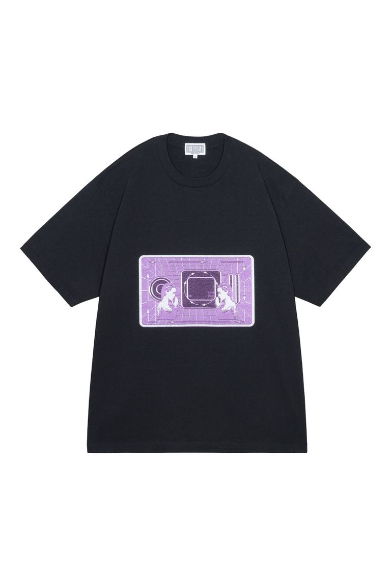 C.E（CAV EMPT）One Dimensional Projection T 入荷 - 黒Tに紫プリントが映える、夏の主役Tシャツ4コーデ提案