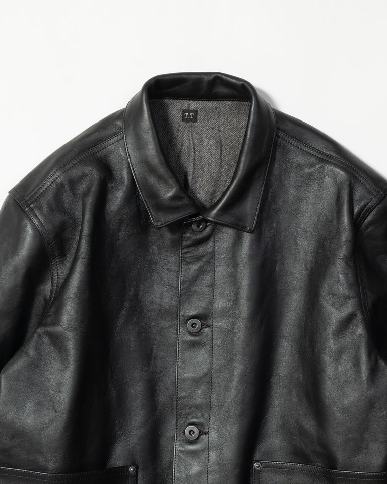 裏地にはLot.116 Long-Point Collar Sports Shirts に使用しているウール / リネン生地を使用。1910 年代のカバーオールに使用されていた刻印入り鉄製ボタンを制作。燻したようなメッキ加工を施したものを使用している。