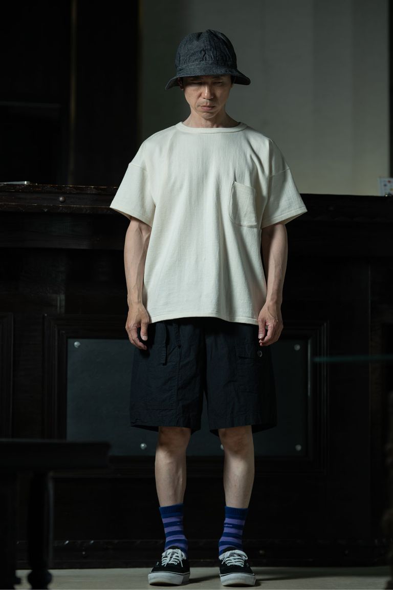 amachi. Field Work Shorts × T.T Tee、ゆとりあるショーツで涼やかに