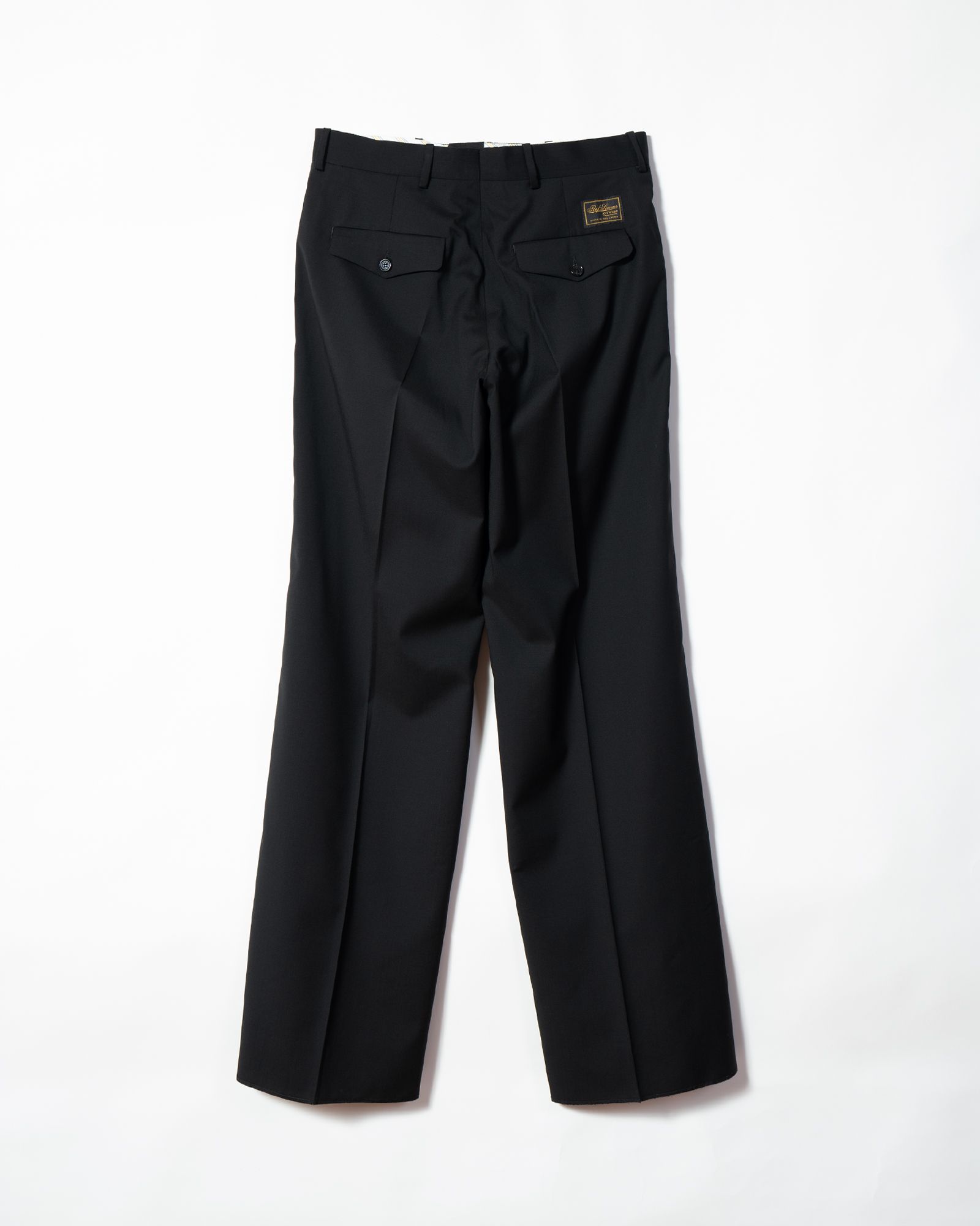 Classic straight pants with 2 back pockets