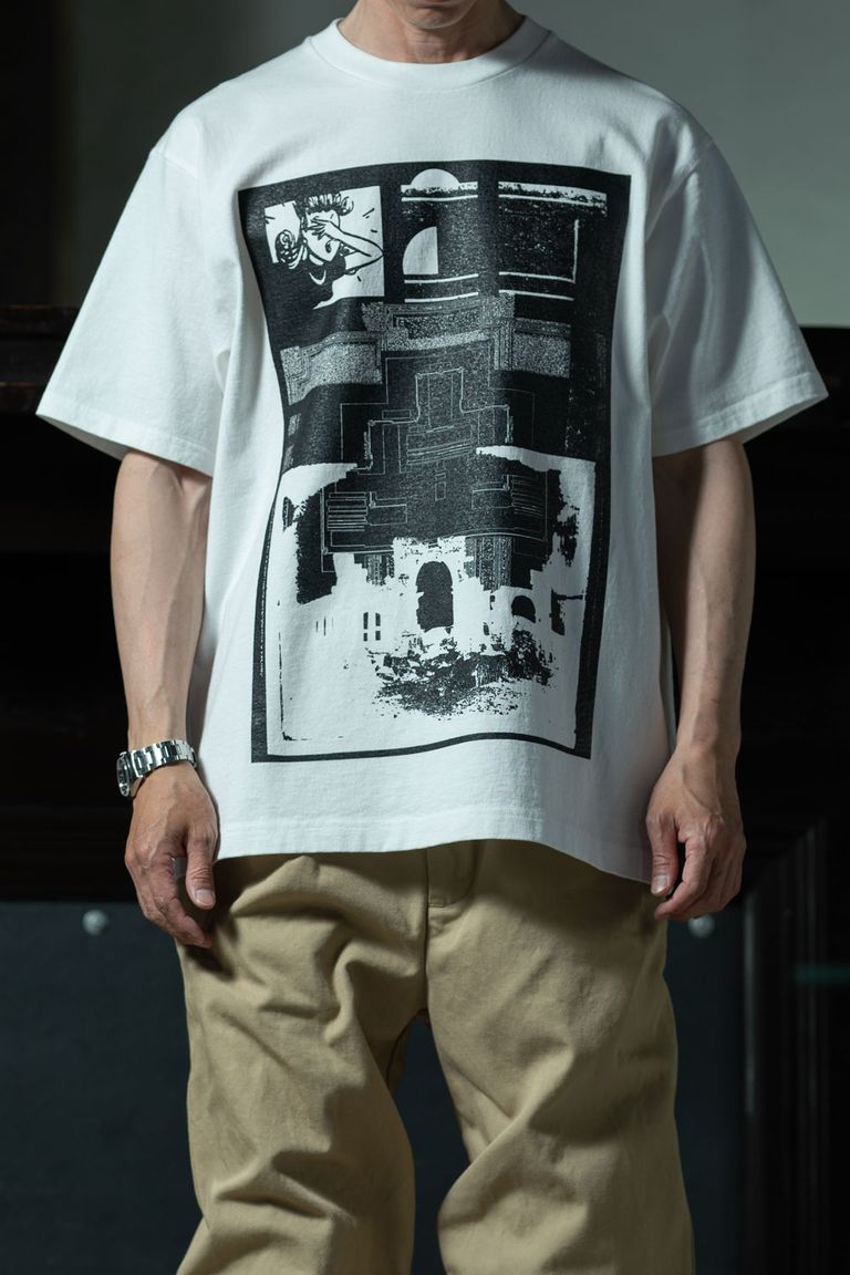 C.E(CAV EMPT)2026SSの"遺構"グラフィックTを主役に、春夏の黒T・白Tコーデを4型提案