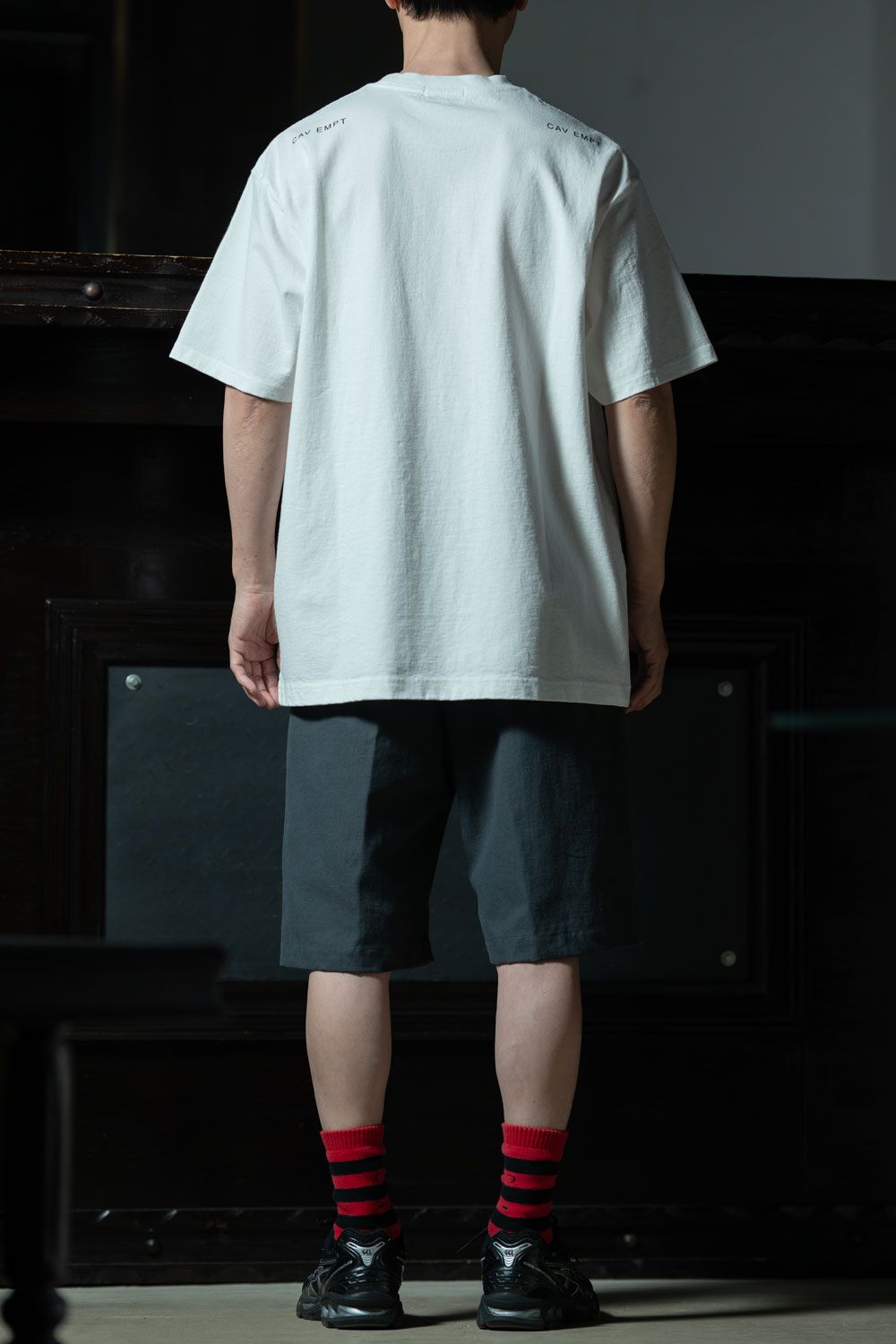 C.E MD Corporate Entity T × T.T Lot.215 U.S. Army Shorts、赤ソックスで抜くミリタリーショーツスタイル