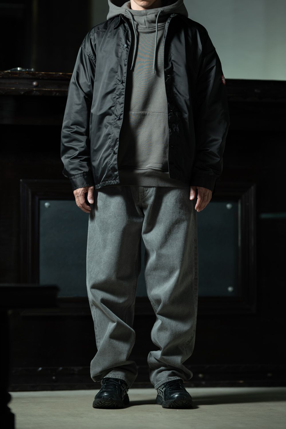 Work Layered — C.E PE Big Shirt × Hoody Styling ポリエステルとコットンの素材対比が生む、C.Eのレイヤード美学