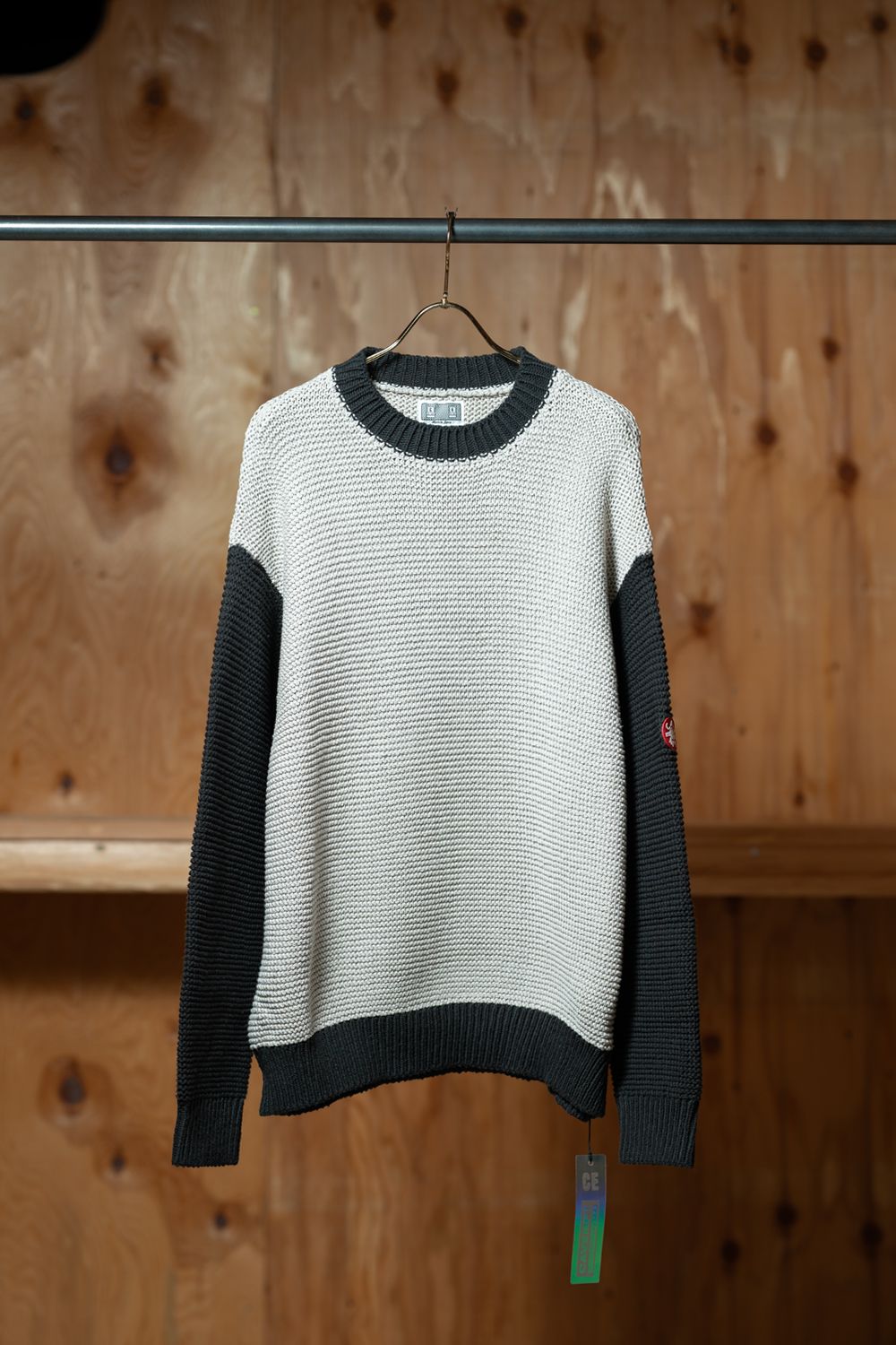 C.E — Coloured Cotton Knit Grey コットンニットで毎日着たくなる、バイカラーの一枚。
