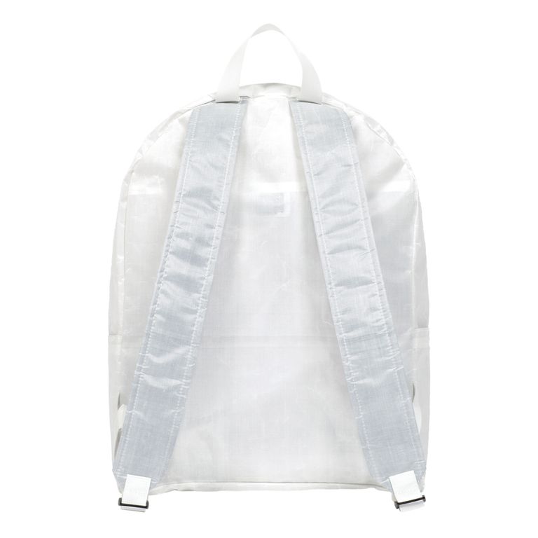 Dyneema®コンポジットファブリック。バックパック。フロントにシリコンパッチ。トップにスライドファスナー開閉式コンパートメント。コンパートメントにラップトップスリーブ。フロントにスライドファスナーパッチポケット。フロント、サイドにポケット。トップにストラップ。ショルダーストラップ裏にメッシュ生地。W42約xH30約xD15約cm。