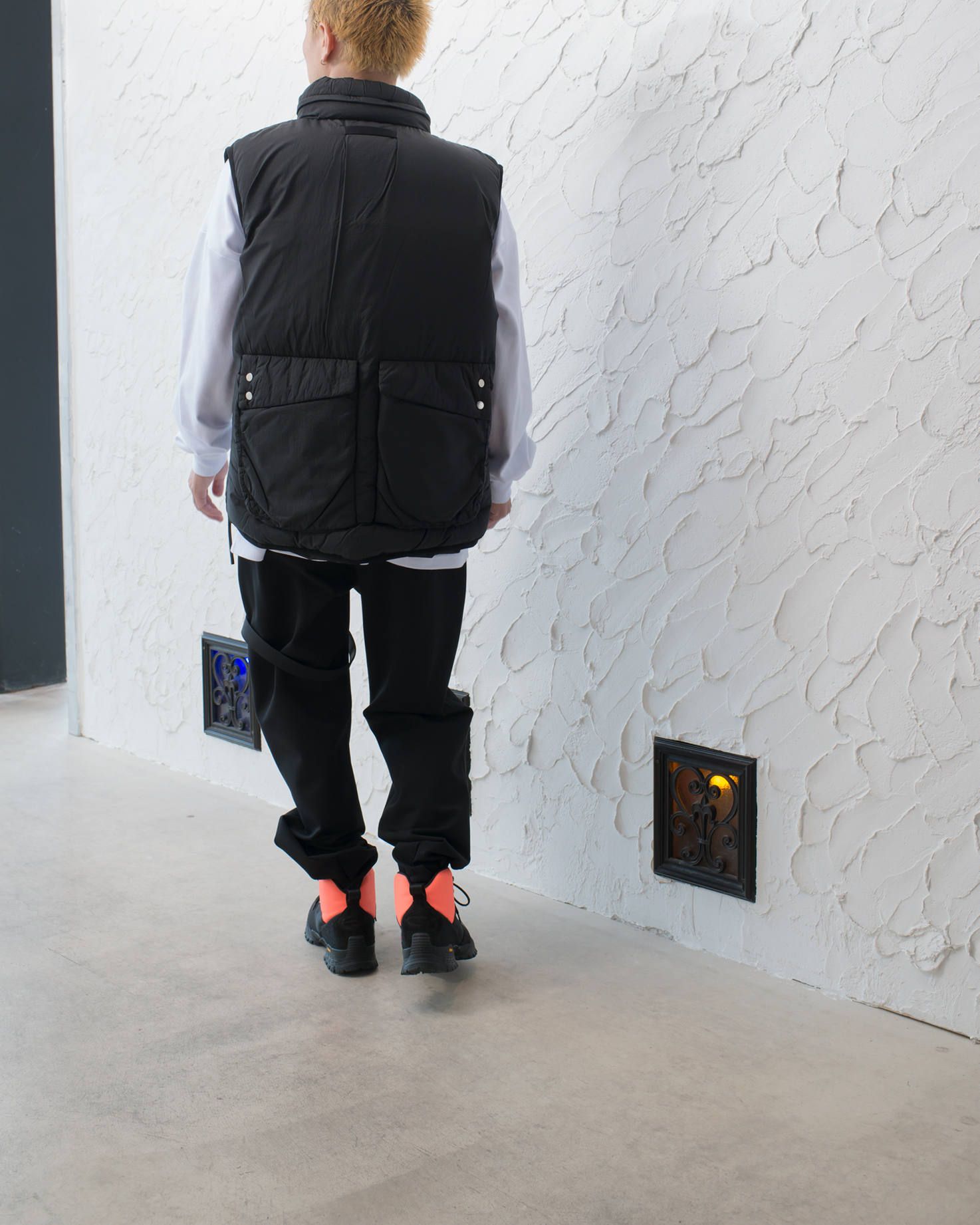 Asymmetrical puffer outlet vest