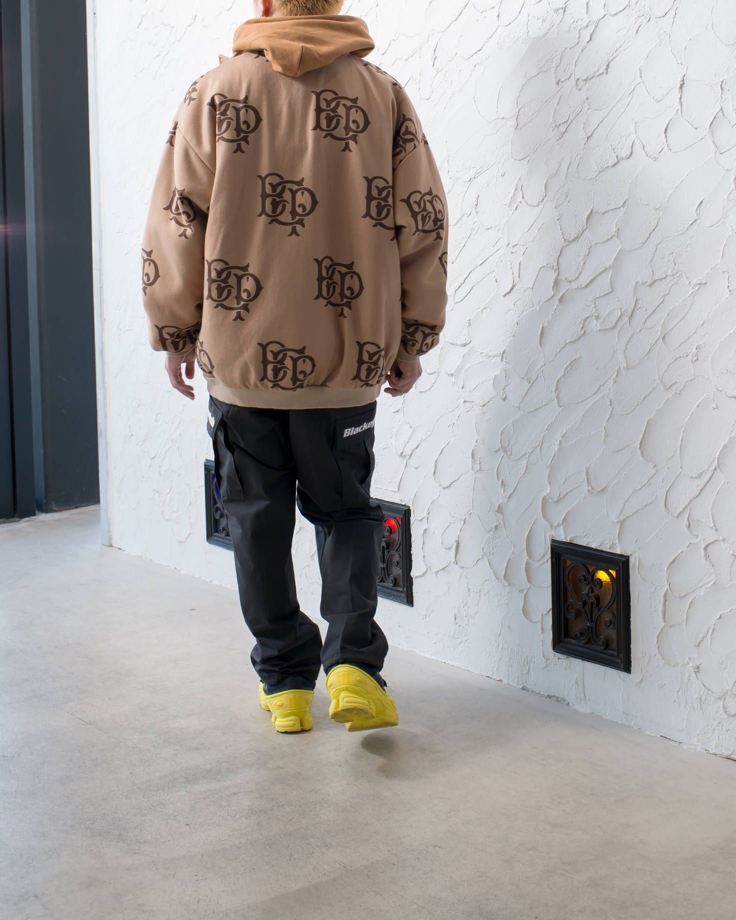 BLACK EYE PATCH Emblem fleece jacket KHAKI | 807 | ALTERFATE