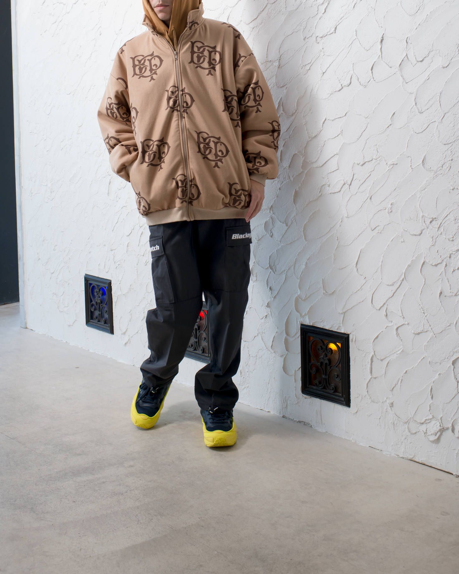 BLACK EYE PATCH Emblem fleece jacket KHAKI | 807 | ALTERFATE