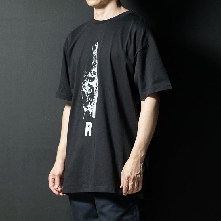 身長168cm 体重55kg M着用 コットン100%、グラフィックプリント、オーバーサイズシルエット、RSレザーパッチ、生産国トルコ
