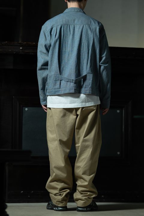 T.T × C.E — Lot.309 Buckle-Backed Jacket × グラフィックT × ベージュツータックパンツ | ALTERFATE