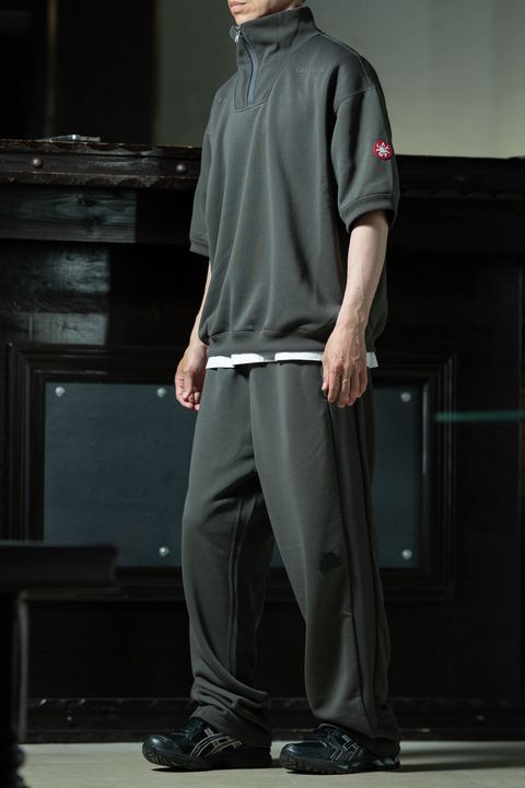 Jersey Setup — C.E PE Jersey Half Zip × Jog Pants、ポリエステルジャージで組む夏のオールC.Eスタイル