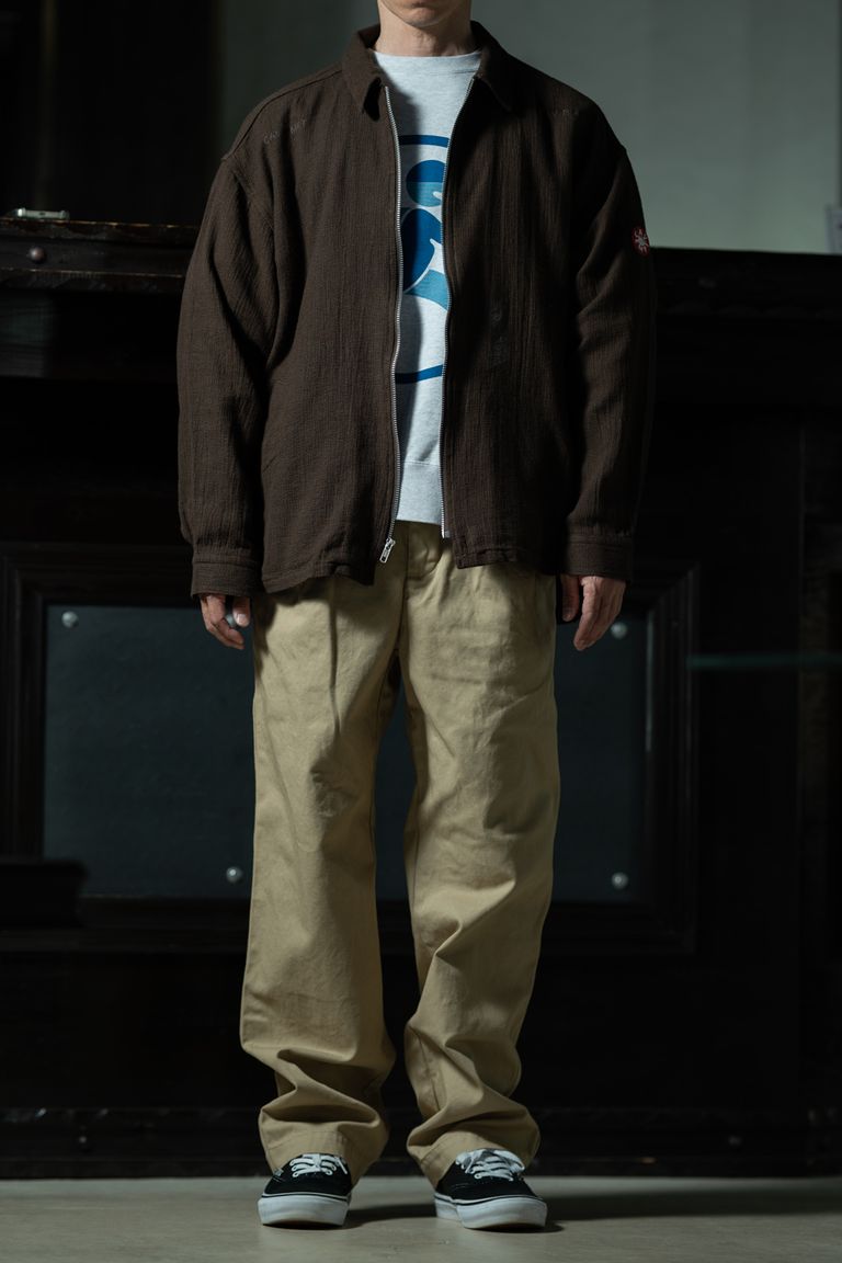 Stone & Linen — 土の色で統一する、C.E春のリラックスドスタイル