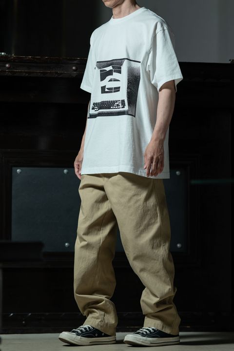 C.E MD Corporate Entity T × Cotton Casual Two Tuck Pants、C.Eワンブランドで纏めるリラックスセットアップ