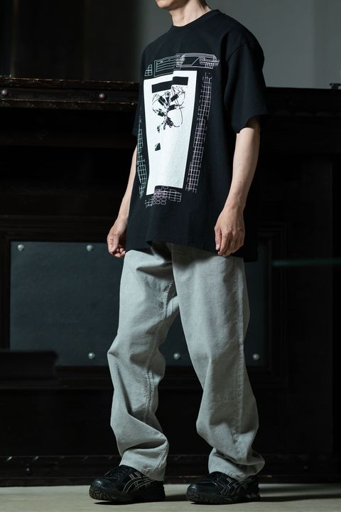 C.E 1992 COLOUR CORDS × Hrc T、グレーコーデュロイで繋ぐ季節の端境コーデ