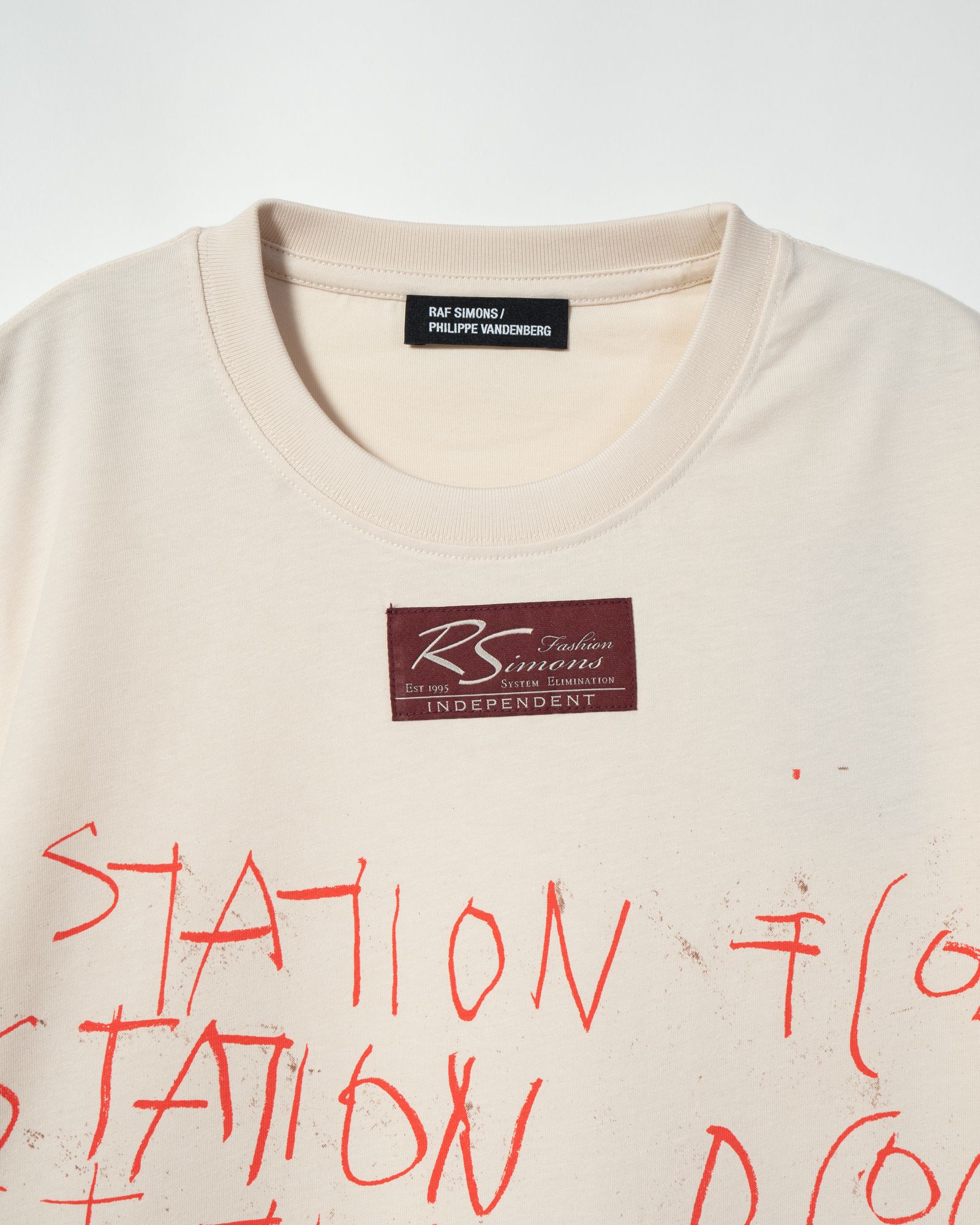 Oversized T-shirt Station