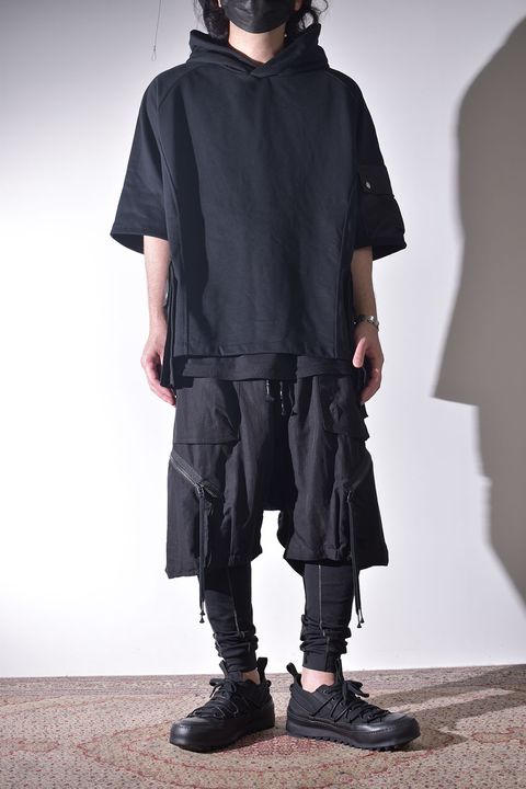 Hoodieも残り1点となっております。