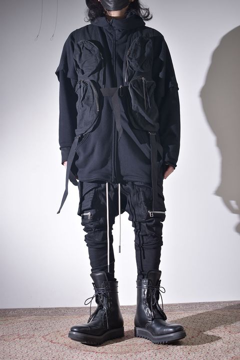 ドルマンスリーブにも重ねられるベスト