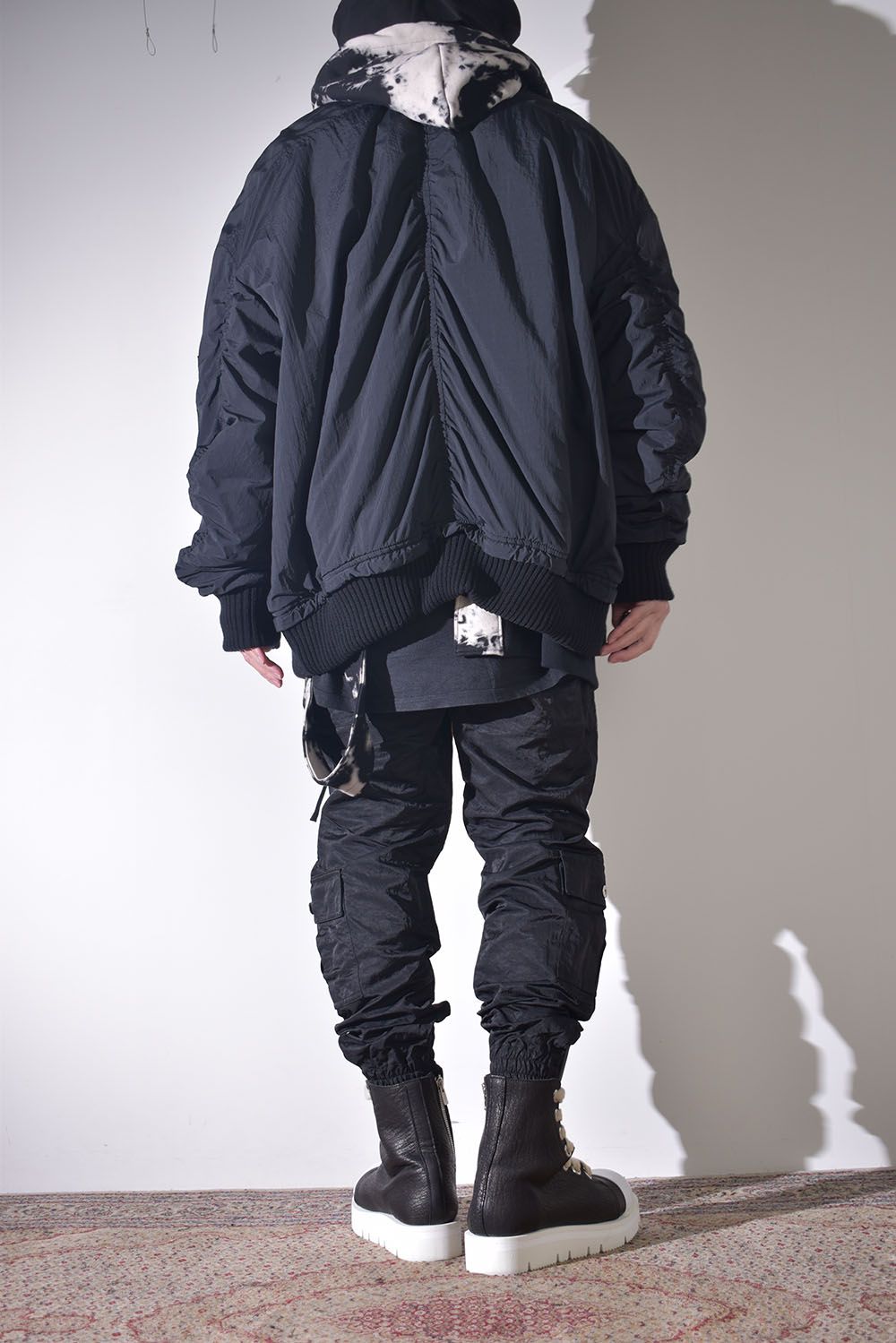 ボンバージャケット×ナイロンカーゴ