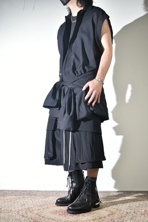 着こなしの幅広いA.F artefactのシャツ