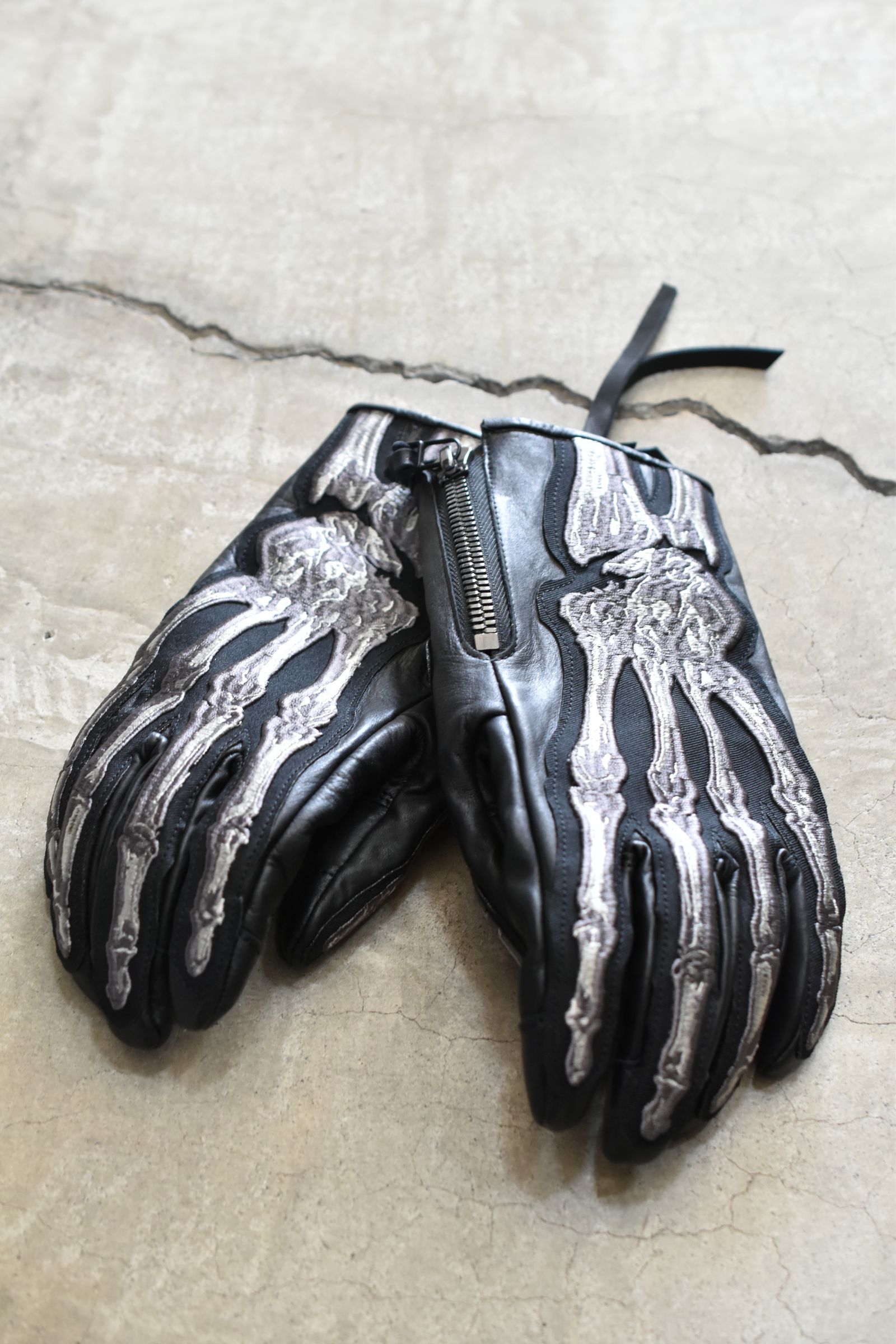 Horse Leather Embroidered Bone Gloves"Black" / ホースレザー刺繍ボーングローブ"ブラック"