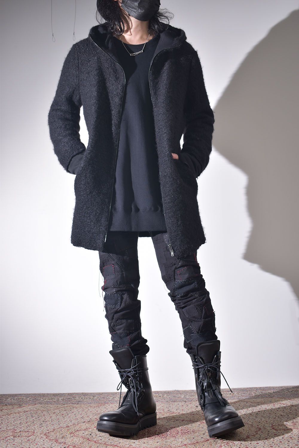 ライトアウターに保温性の高いフーディを差し込む