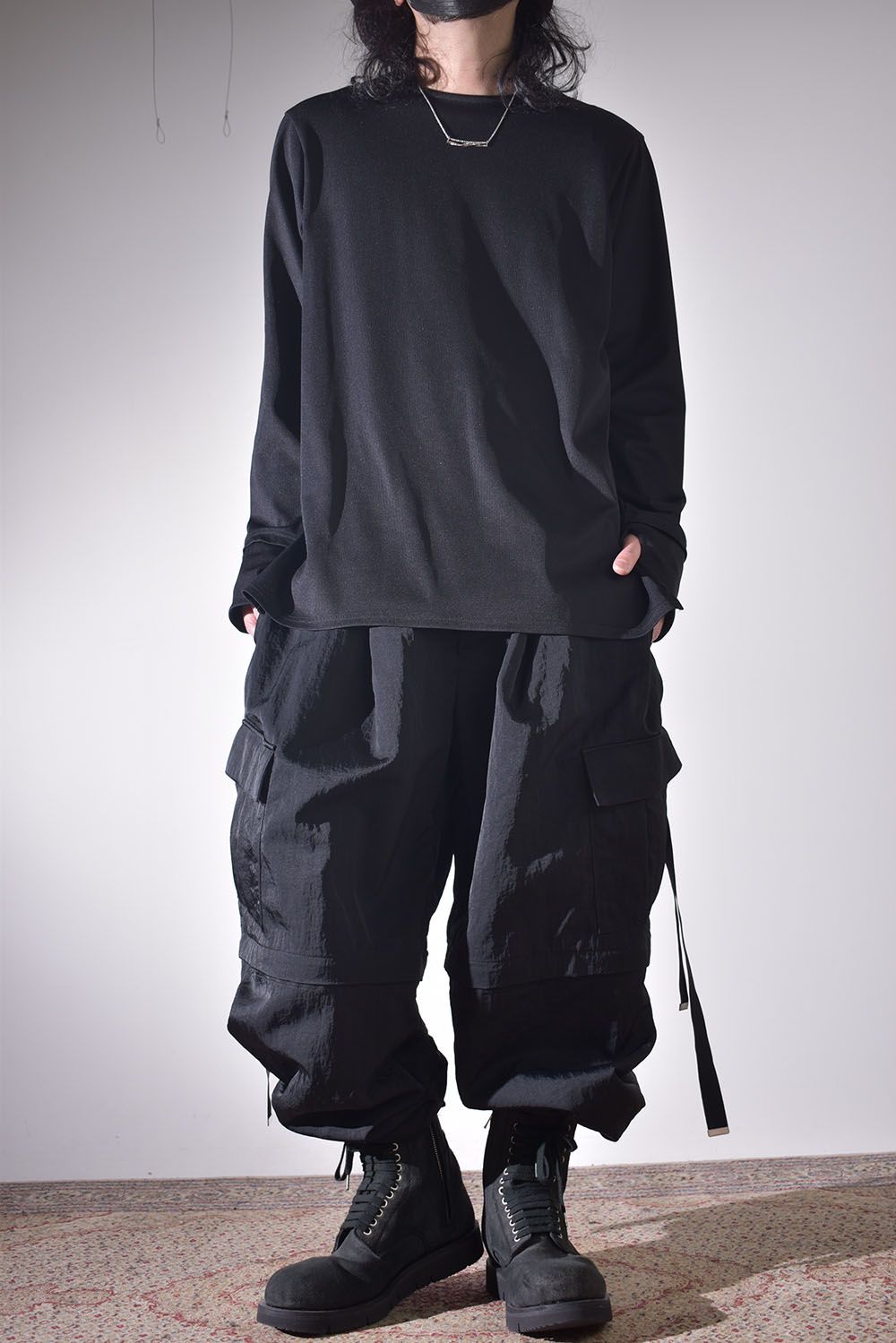 素材の変化で楽しむオールブラック