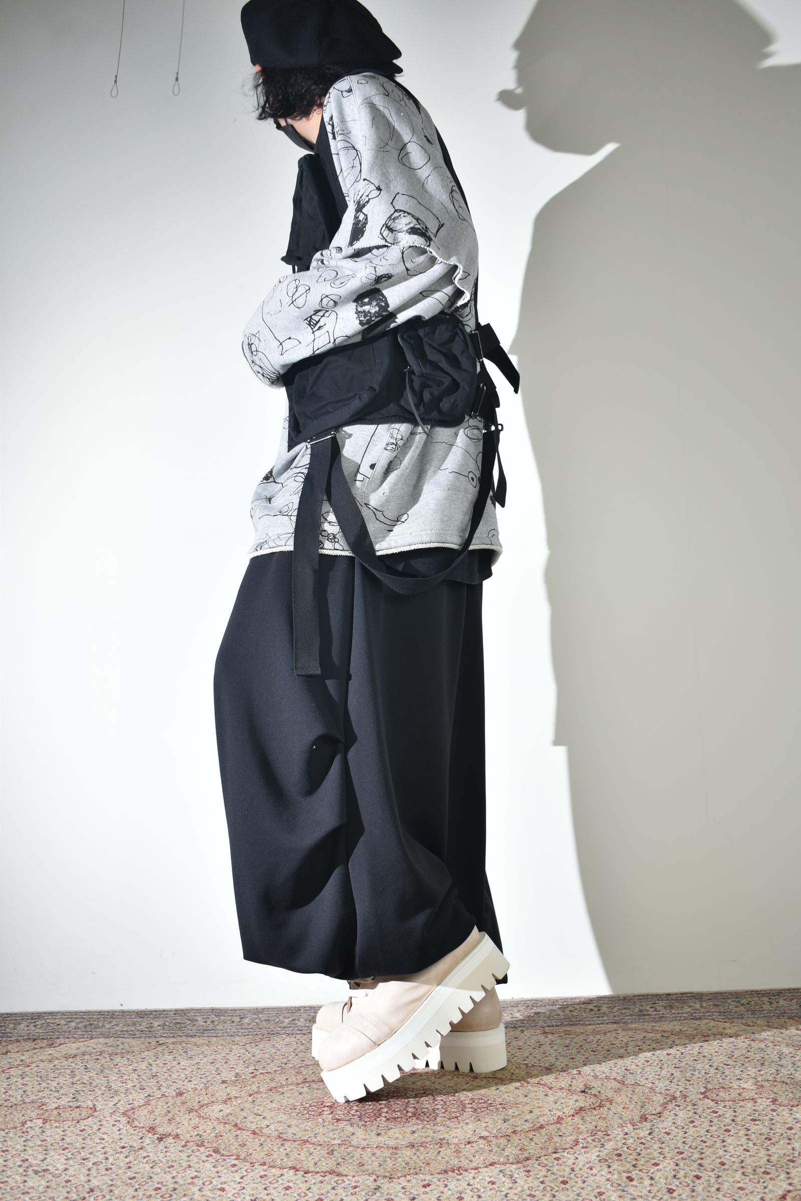 ラフなスウェットにベスト