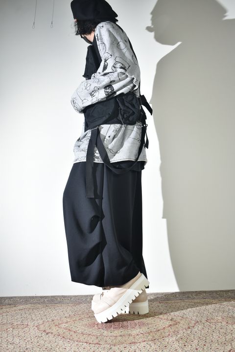 ラフなスウェットにベスト