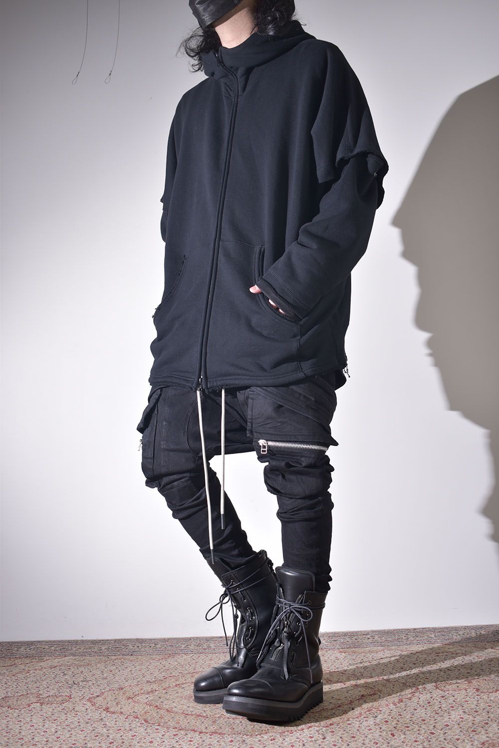 ドルマンスリーブにも重ねられるベスト