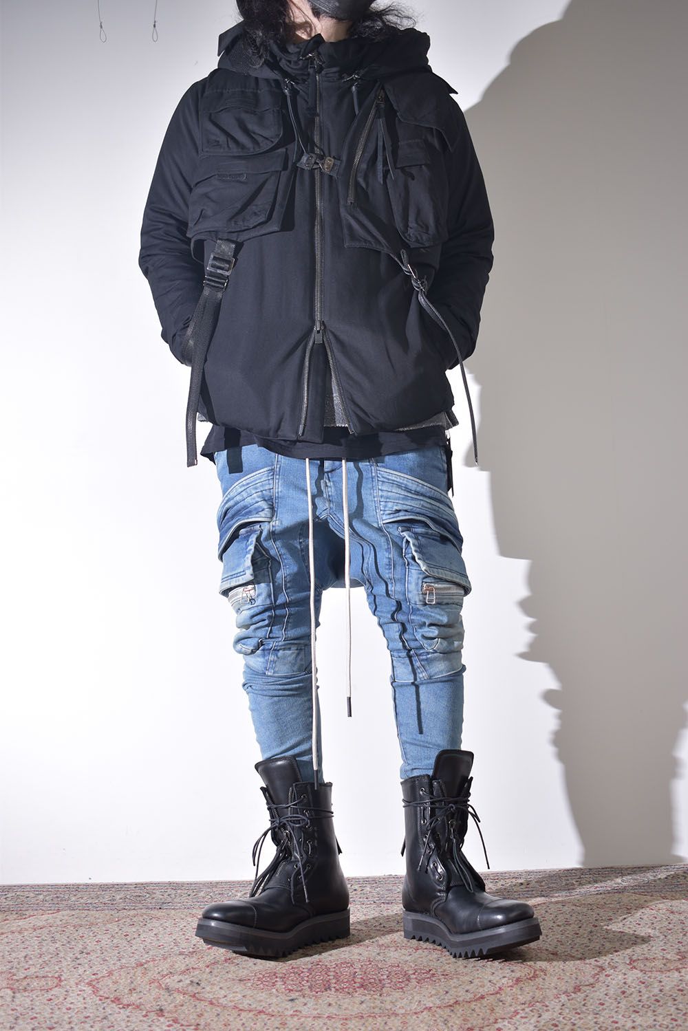 インディゴで合わせるダウンジャケット