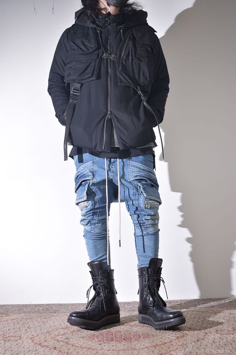 インディゴで合わせるダウンジャケット