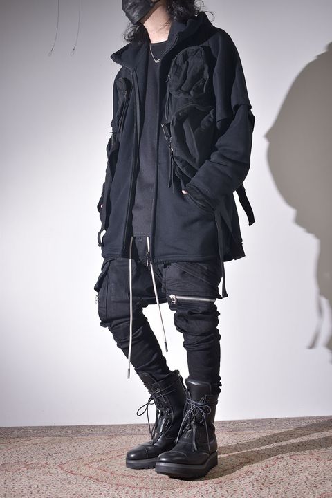 ドルマンスリーブにも重ねられるベスト