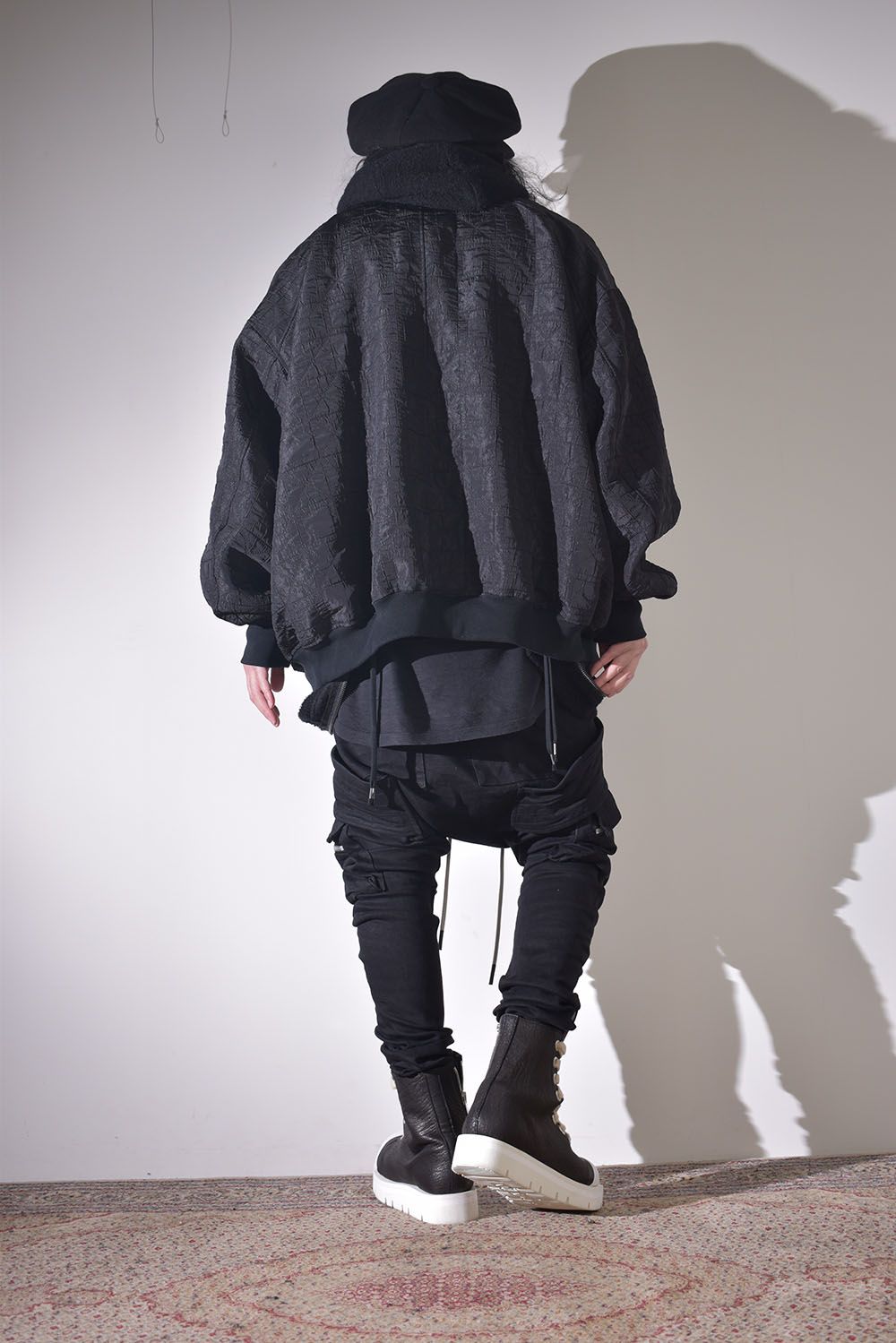 ニットフーディで保温性を確保