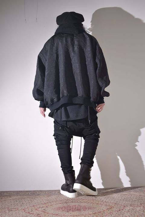 ニットフーディで保温性を確保