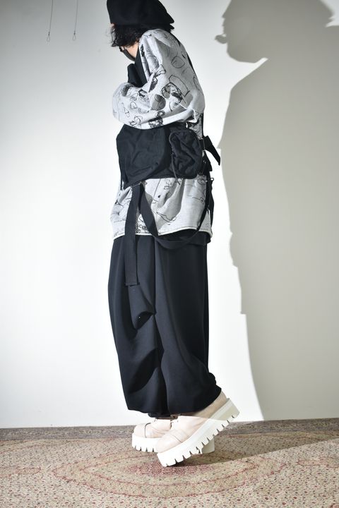 ラフなスウェットにベスト