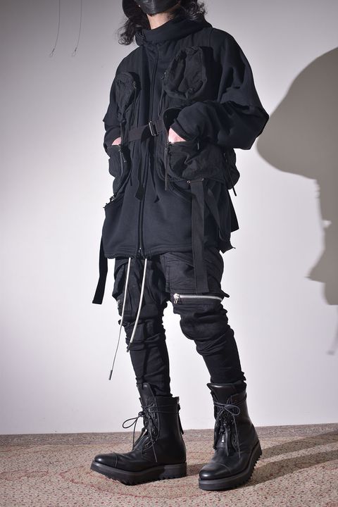 ドルマンスリーブにも重ねられるベスト