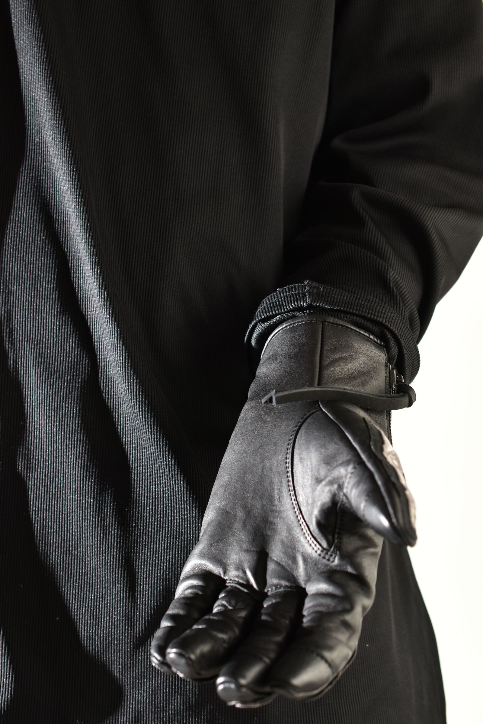 Horse Leather Embroidered Bone Gloves"Black" / ホースレザー刺繍ボーングローブ"ブラック"