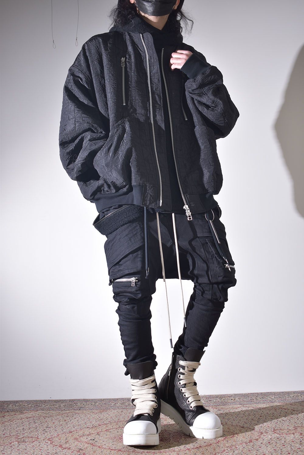 ニットフーディで保温性を確保