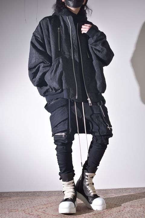 ニットフーディで保温性を確保