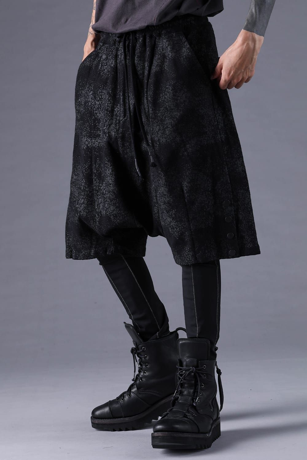 《2027SS先行予約分》Crack-Coated Jersey Sarrouel Shorts"Black" / クラックコーティングジャージーサルエルショートパンツ"ブラック"