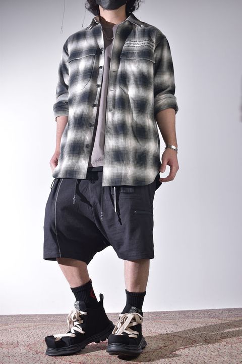 チェックシャツ×ショーツ