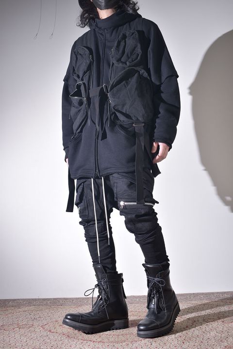 ドルマンスリーブにも重ねられるベスト