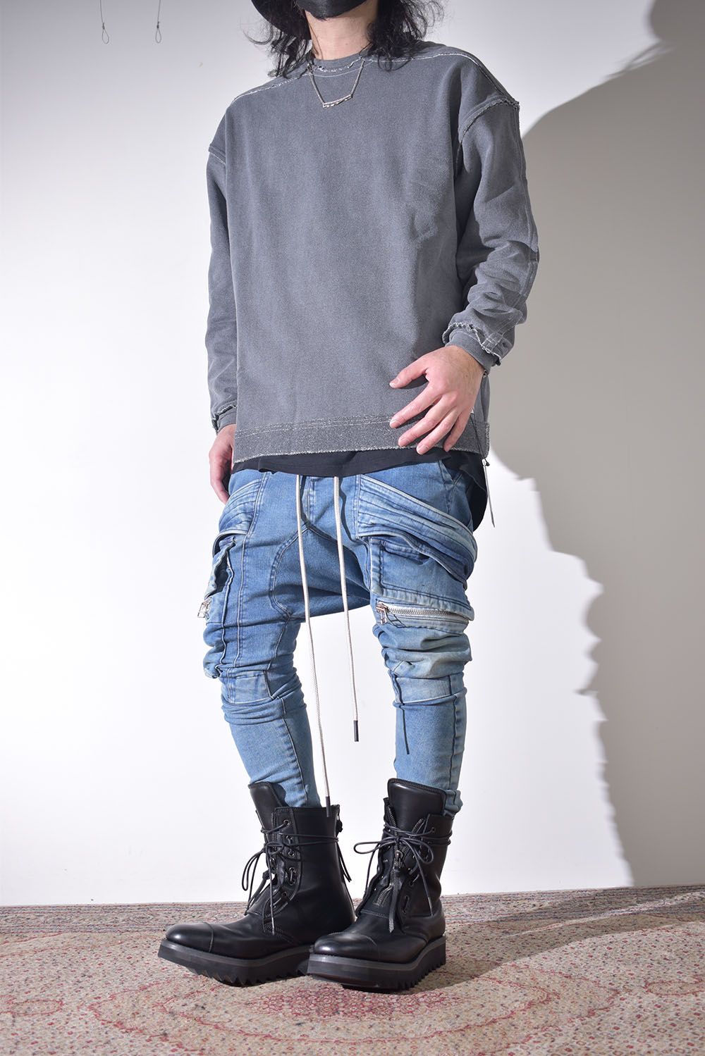 インディゴで合わせるダウンジャケット